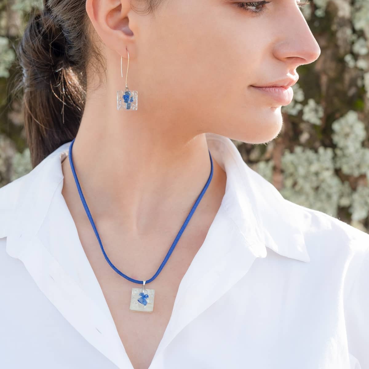 Colgante de plata y vidrio modelo Febe - Joyeria sostenible Tejeluz Colgante de plata y vidrio modelo Febe - Joyeria sostenible Tejeluz