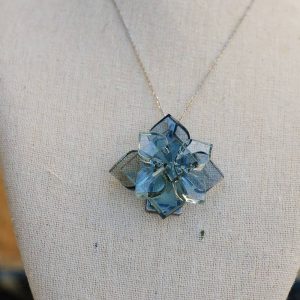 Colgante de vidrio reciclado y ac