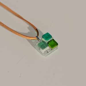 Colgante de vidrio y plata de ley modelo Niobe en tonos verdes - Tejeluz