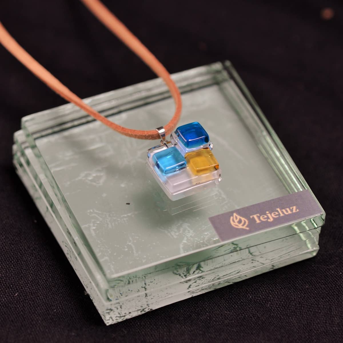 Colgante de vidrio y plata de ley modelo Niobe multicolor - Tejeluz Colgante de vidrio y plata de ley modelo Niobe multicolor - Tejeluz