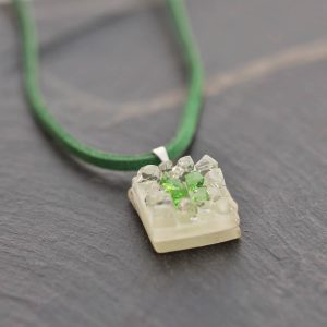 Colgante de vidrio y plata modelo Febe, Joyería sostenible Tejeluz