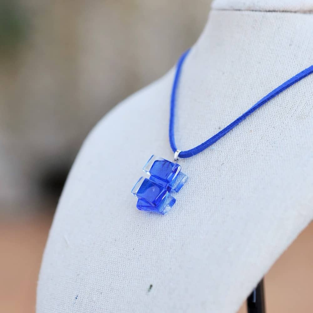 Colgantes de vidrio y plata modelo Euridice azul - Joyería sostenible Tejeluz Colgantes de vidrio y plata modelo Euridice azul - Joyería sostenible Tejeluz