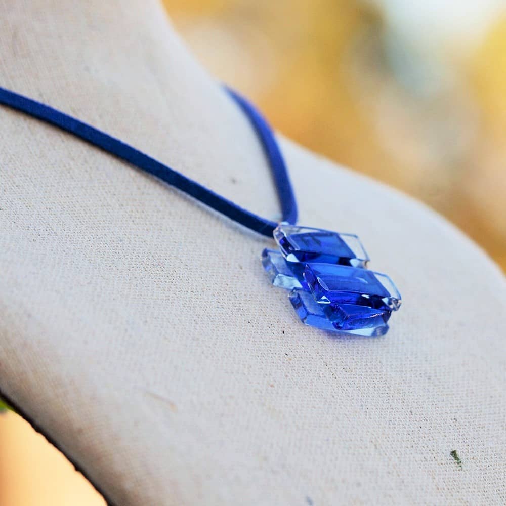 Colgantes de vidrio y plata modelo Euridice azul -Joyería sostenible Tejeluz Colgantes de vidrio y plata modelo Euridice azul -Joyería sostenible Tejeluz