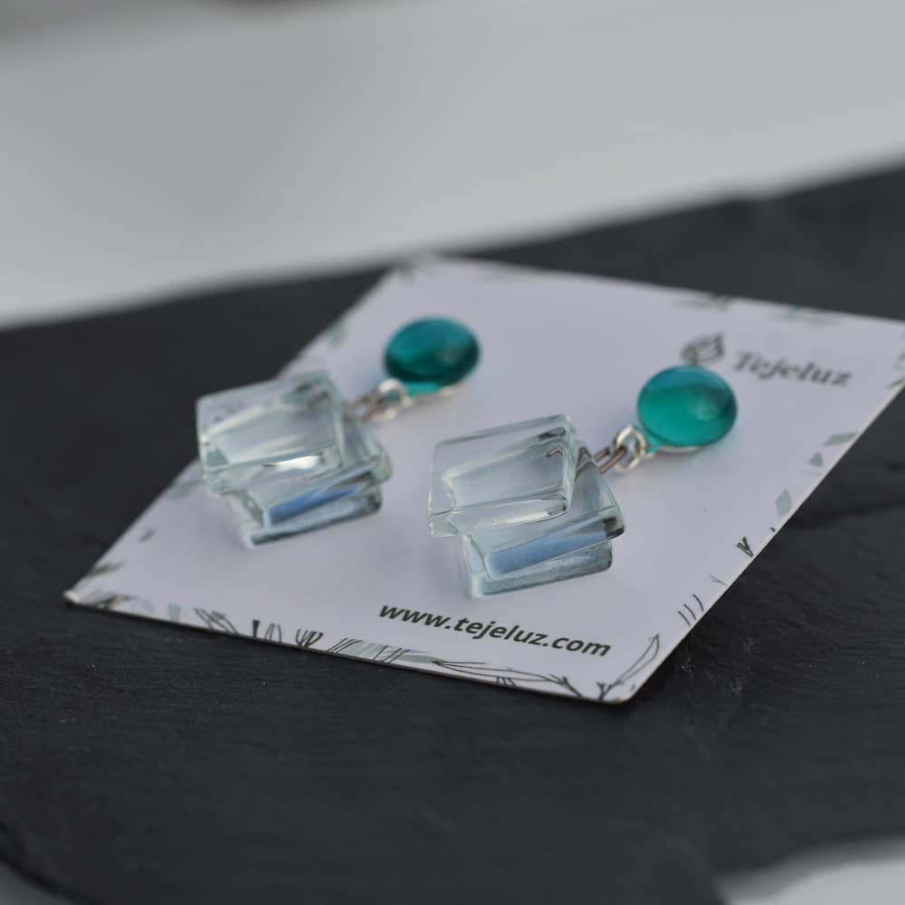 Pendientes de plata de ley y vidrio modelo Casandra aguamarina- Tejeluz Pendientes de plata de ley y vidrio modelo Casandra aguamarina- Tejeluz