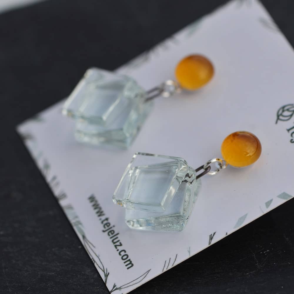 Pendientes de plata de ley y vidrio modelo Casandra ambar- Tejeluz Pendientes de plata de ley y vidrio modelo Casandra ambar- Tejeluz