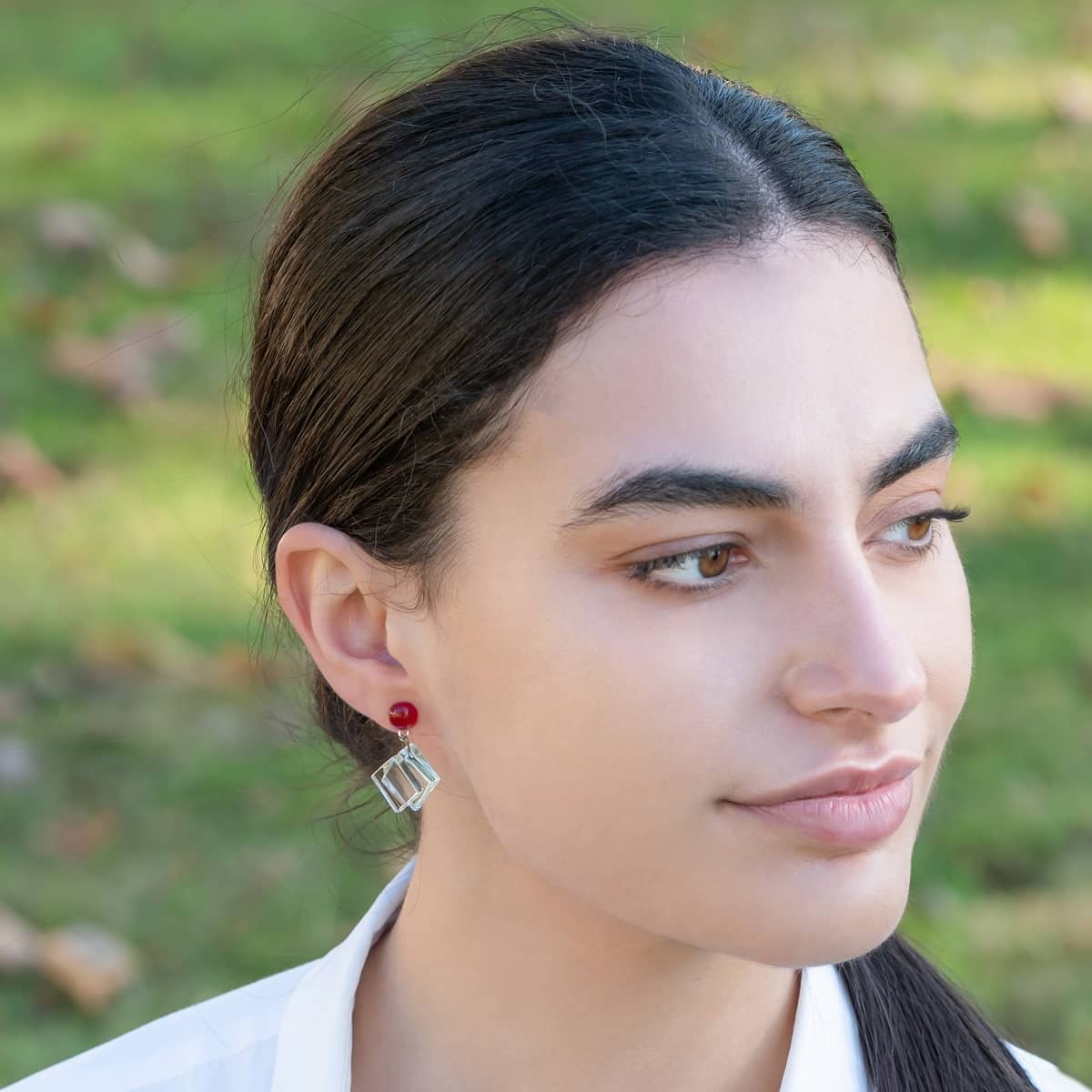 Pendientes de plata de ley y vidrio modelo Casandra de color rojo - Tejeluz Pendientes de plata de ley y vidrio modelo Casandra de color rojo - Tejeluz