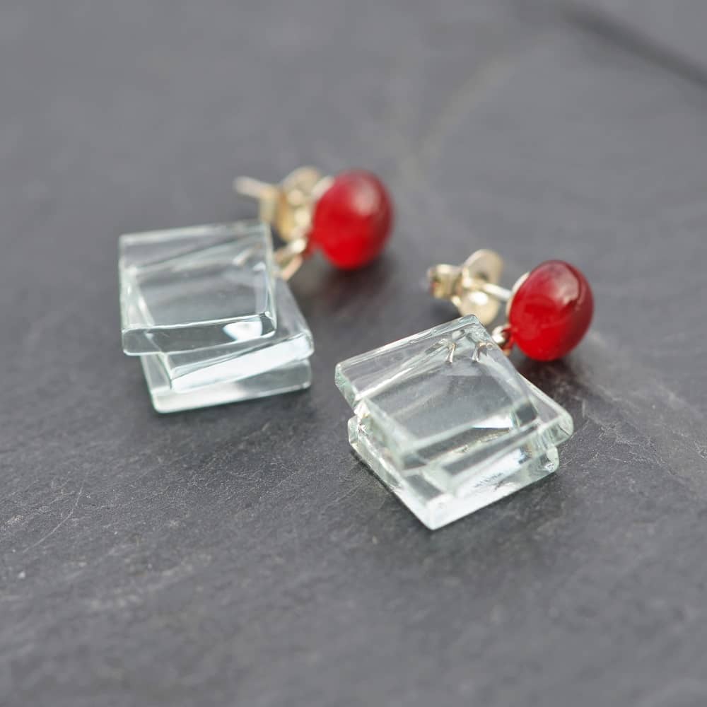 Pendientes de plata de ley y vidrio modelo Casandra rojo- Tejeluz Pendientes de plata de ley y vidrio modelo Casandra azul celeste- Tejeluz