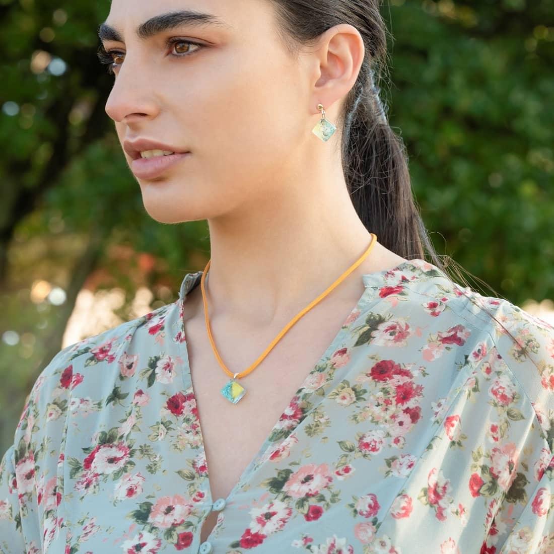 Pendientes de plata de ley y vidrio modelo Pasifae en modelo - Tejeluz Pendientes de plata de ley y vidrio modelo Pasifae en modelo - Tejeluz