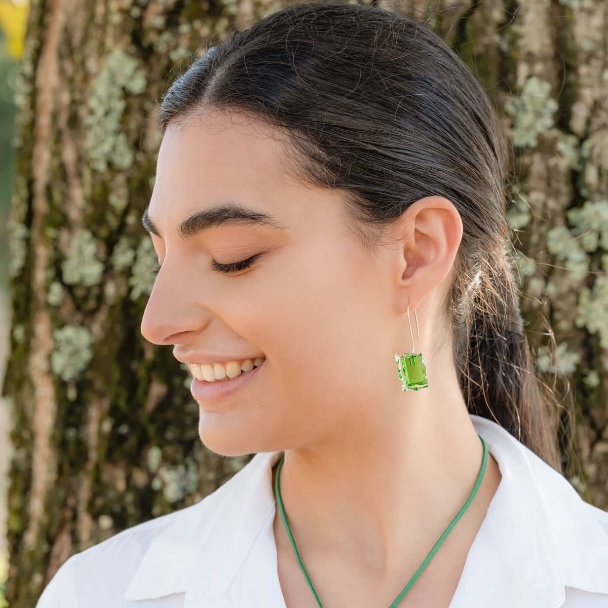 Pendientes de plata de ley y vidrio reciclado modelo Alcione de color verde- Tejeluz. Pendientes de plata de ley y vidrio reciclado modelo Alcione de color verde- Tejeluz.