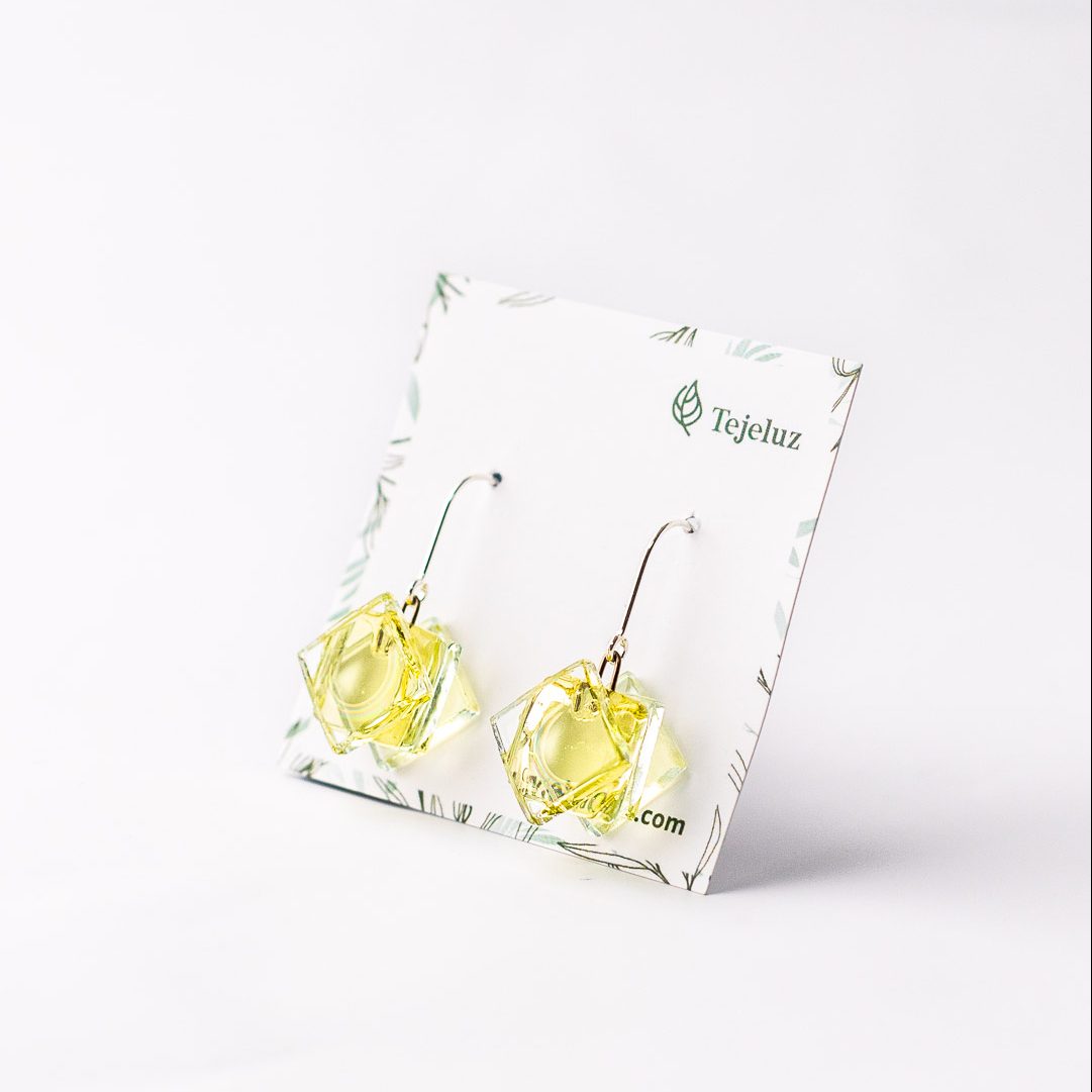 Pendientes de plata de ley y vidrio reciclado modelo Medea color ambar - Tejeluz Pendientes de plata de ley y vidrio reciclado modelo Medea color ambar - Tejeluz