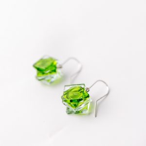 Pendientes de plata de ley y vidrio reciclado modelo Medea color musgo-Tejeluz