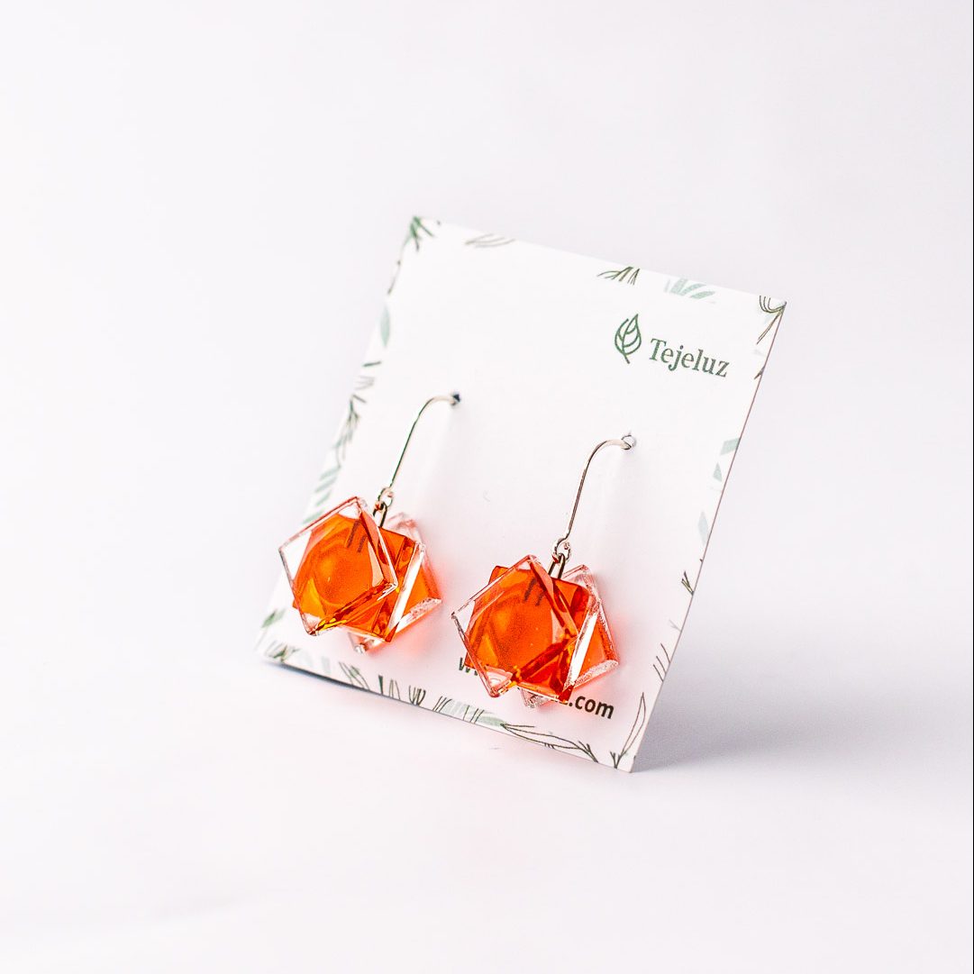 Pendientes de plata de ley y vidrio reciclado modelo Medea color rojo - Tejeluz Pendientes de plata de ley y vidrio reciclado modelo Medea color rojo - Tejeluz