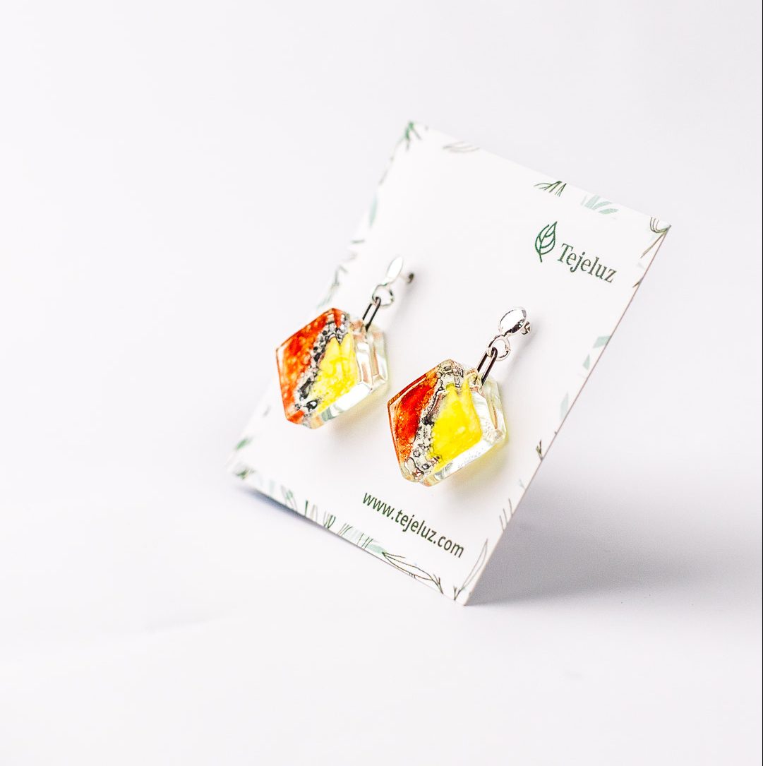 Pendientes de plata de ley y vidrio reciclado modelo Pasifae color rojo-amarillo- Tejeluz Pendientes de plata de ley y vidrio reciclado modelo Pasifae color rojo-amarillo- Tejeluz