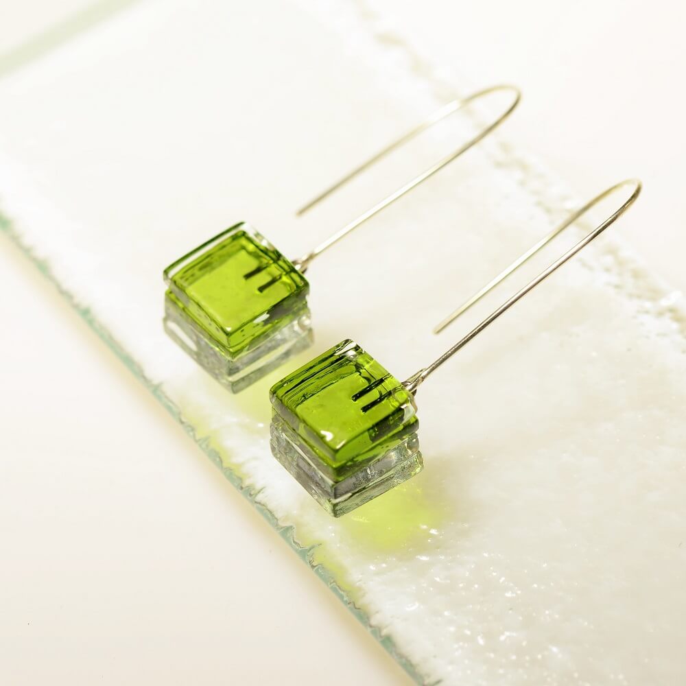 Pendientes de plata y vidio modelo Atalanta - Tejeluz color verde botella Pendientes de plata y vidio modelo Atalanta - Tejeluz color verde botella