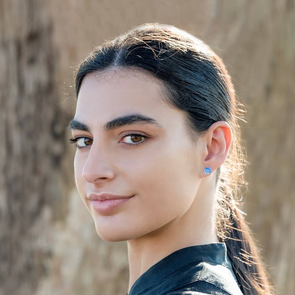 Pendientes de plata y vidrio modelo Lagrima azul en modelo - Joyeria sostenible Tejeluz Pendientes de plata y vidrio modelo Lagrima azul en modelo - Joyeria sostenible Tejeluz