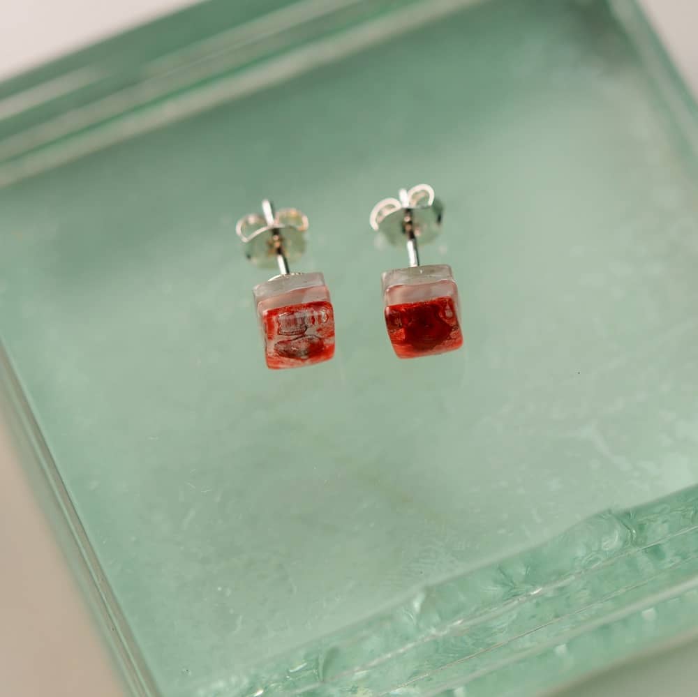 Pendientes de plata y vidrio modelo Lagrima en color rojo - Joyería sostenible Tejeluz Pendientes de plata y vidrio modelo Lagrima en color rojo - Joyería sostenible Tejeluz