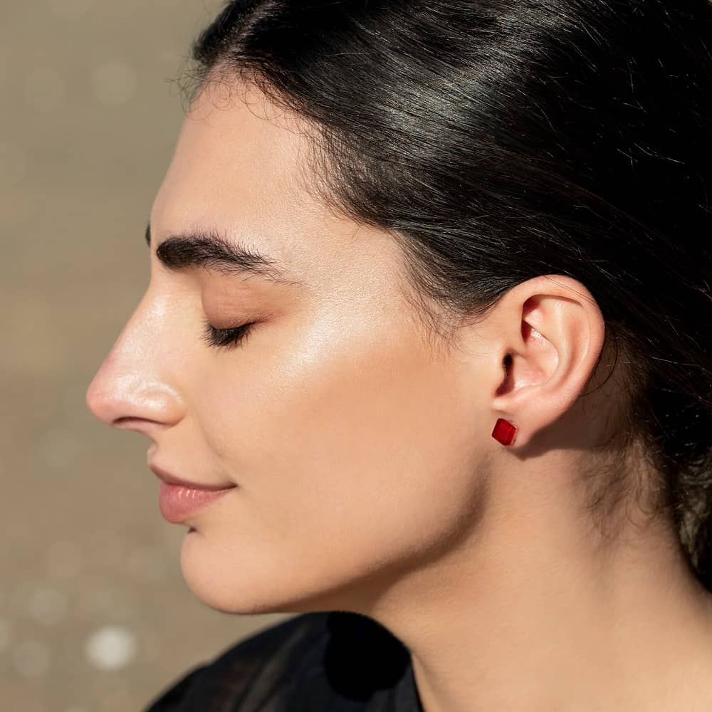 Pendientes de plata y vidrio modelo Calipso en modelo - Joyeria sostenible Tejeluz Pendientes de plata y vidrio modelo Calipso en modelo - Joyeria sostenible Tejeluz