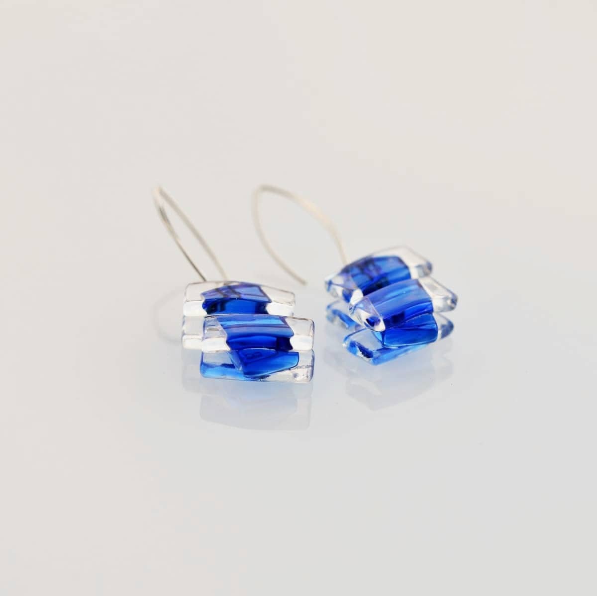 Pendientes de plata y vidrio modelo Euridice color azul - Joyería sostenible Tejeluz Pendientes de plata y vidrio modelo Euridice color azul - Joyería sostenible Tejeluz
