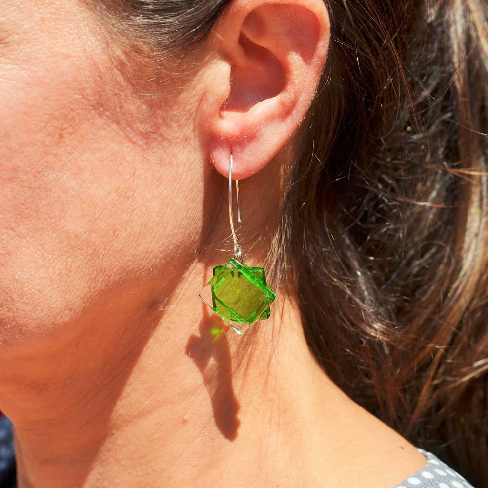 Pendientes de plata y vidrio modelo Europa verde en modelo- Tejeluz. Pendientes de plata y vidrio modelo Europa verde en modelo- Tejeluz.