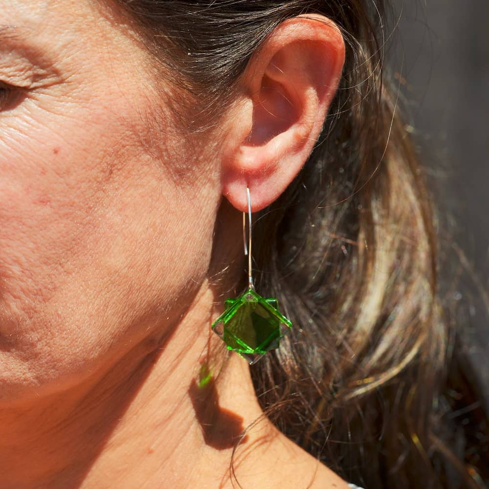 Pendientes de plata y vidrio modelo Europa verde en modelo- Tejeluz Pendientes de plata y vidrio modelo Europa verde en modelo- Tejeluz