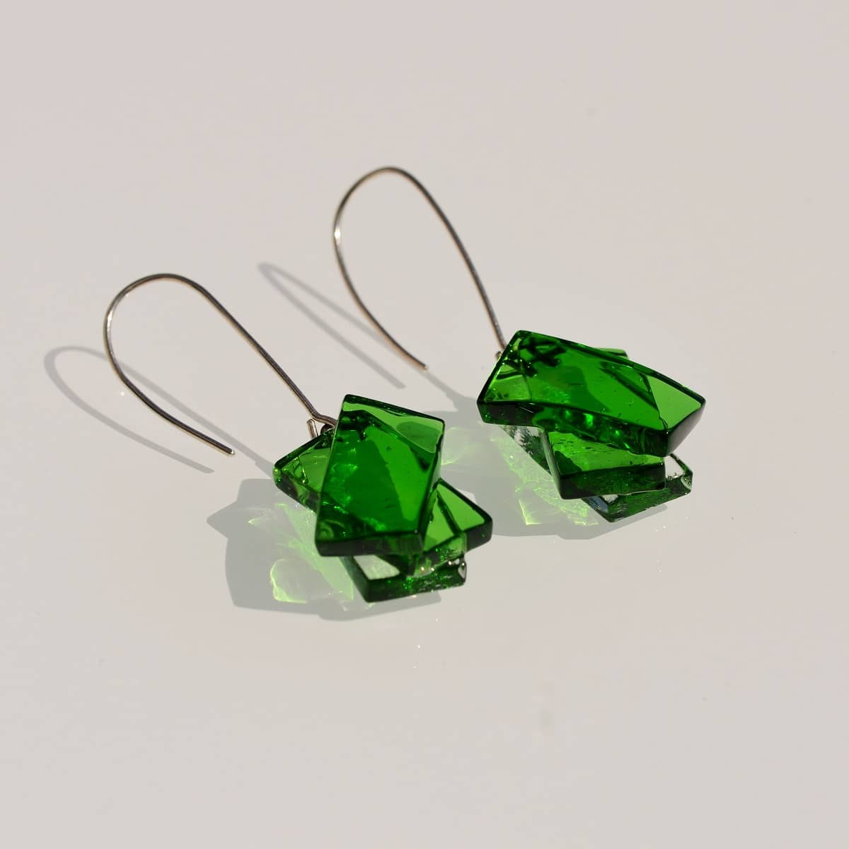 Pendientes de plata y vidrio modelo Hestia en color verde - Tejeluz Pendientes de plata y vidrio modelo Hestia en color verde - Tejeluz