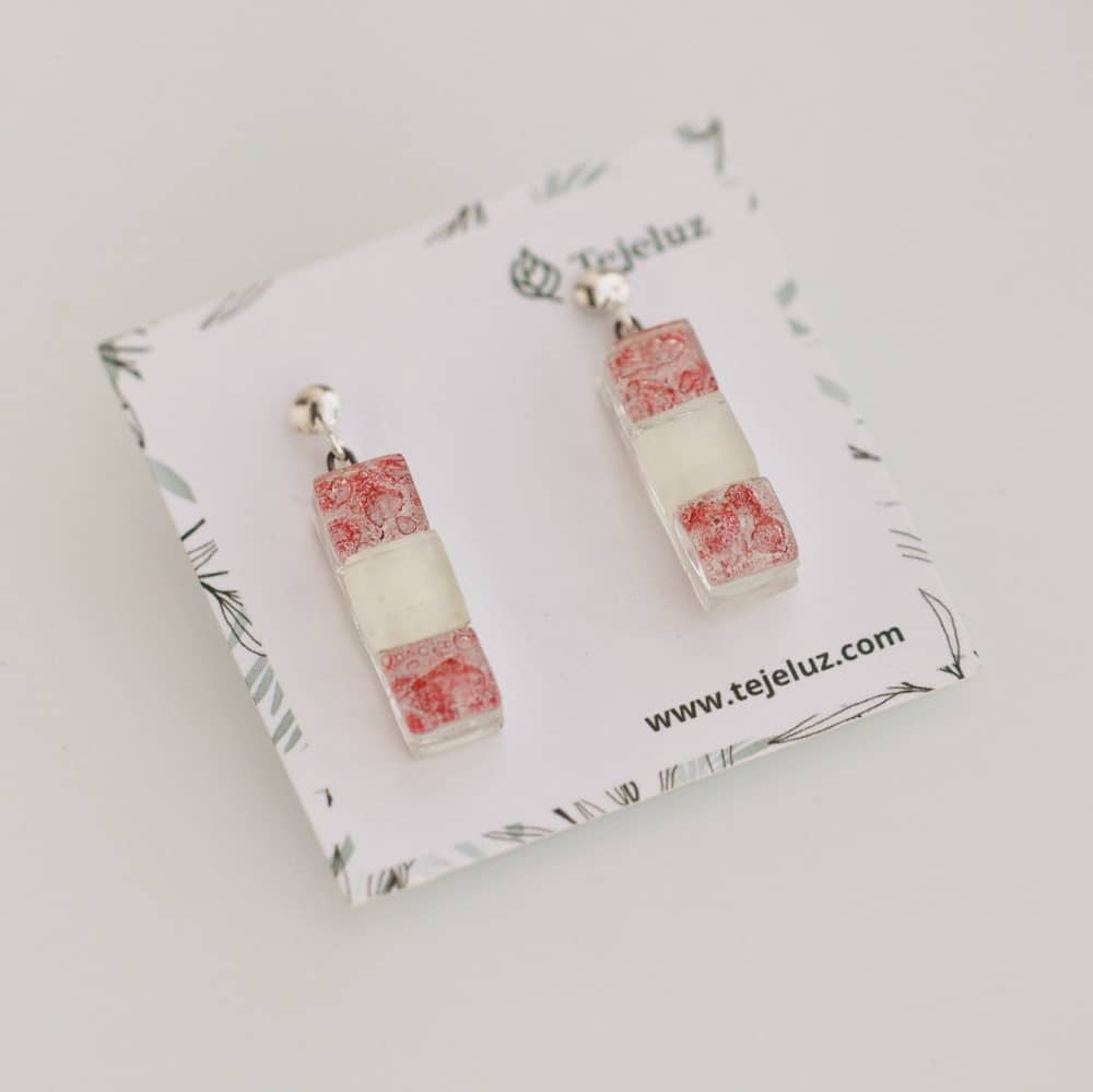 Pendientes de plata y vidrio modelo Lluvia corto rojo-Joyeria sostenible Tejeluz Pendientes de plata y vidrio modelo Lluvia corto rojo-Joyeria sostenible Tejeluz