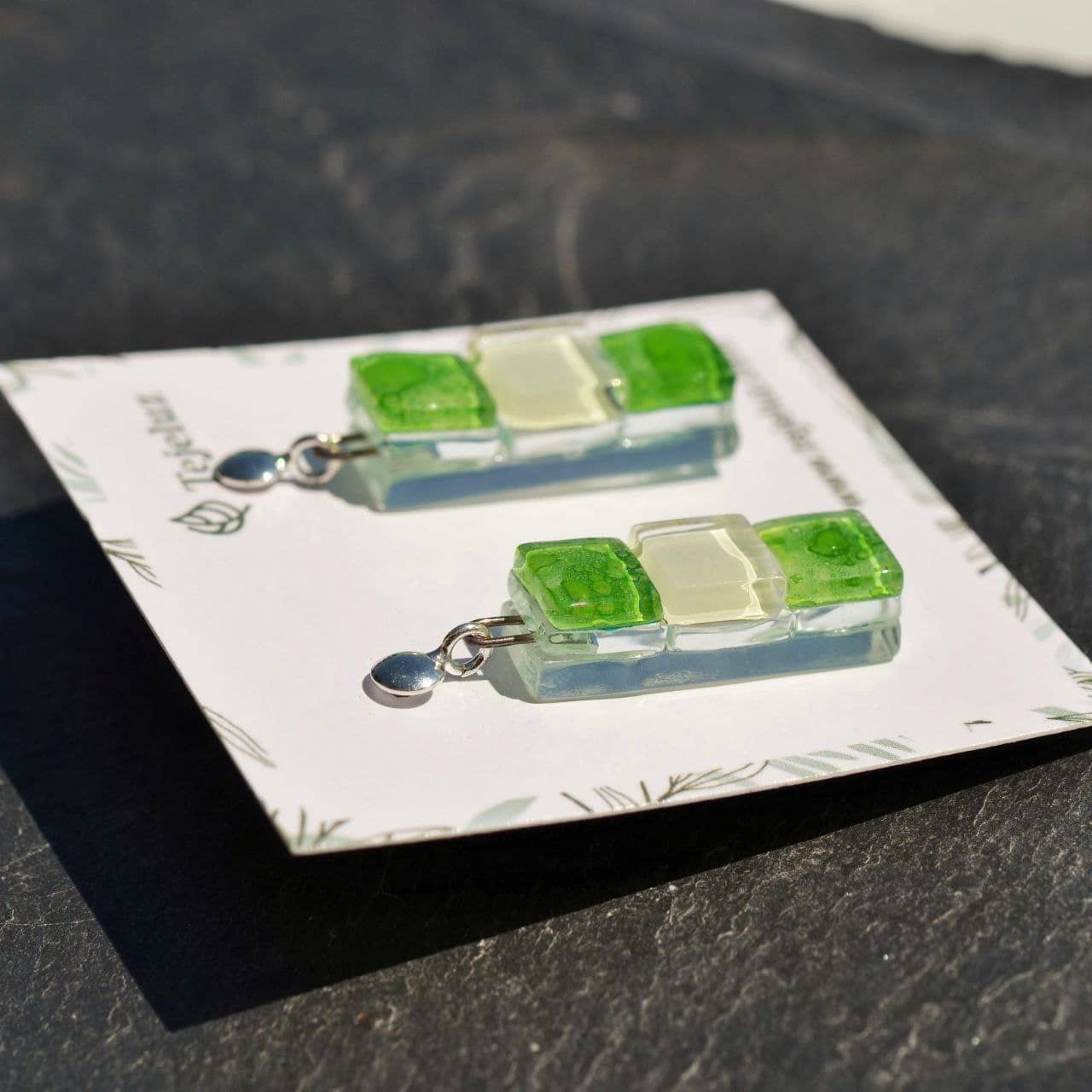 Pendientes de plata y vidrio modelo Lluvia corto verde- Joyeria sostenible Tejeluz Pendientes de plata y vidrio modelo Lluvia corto verde- Joyeria sostenible Tejeluz
