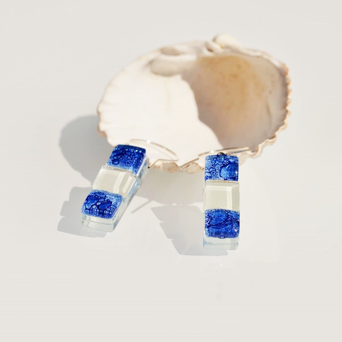 Pendientes de plata y vidrio modelo Lluvia largo azul- Joyería sostenible Tejeluz Pendientes de plata y vidrio modelo Lluvia largo azul- Joyería sostenible Tejeluz