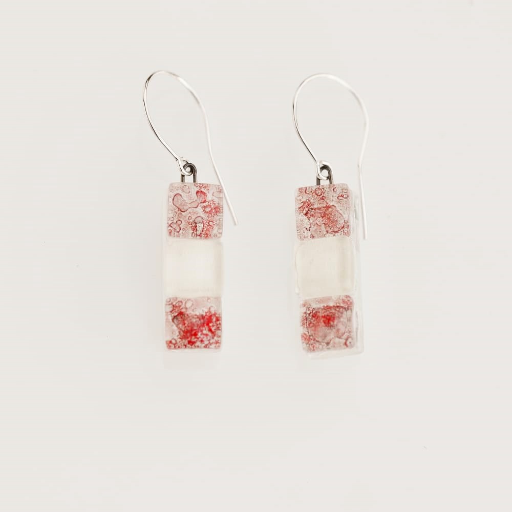 Pendientes de plata y vidrio modelo Lluvia largo rojo - Joyería sostenible Tejeluz Pendientes de plata y vidrio modelo Lluvia largo rojo - Joyería sostenible Tejeluz