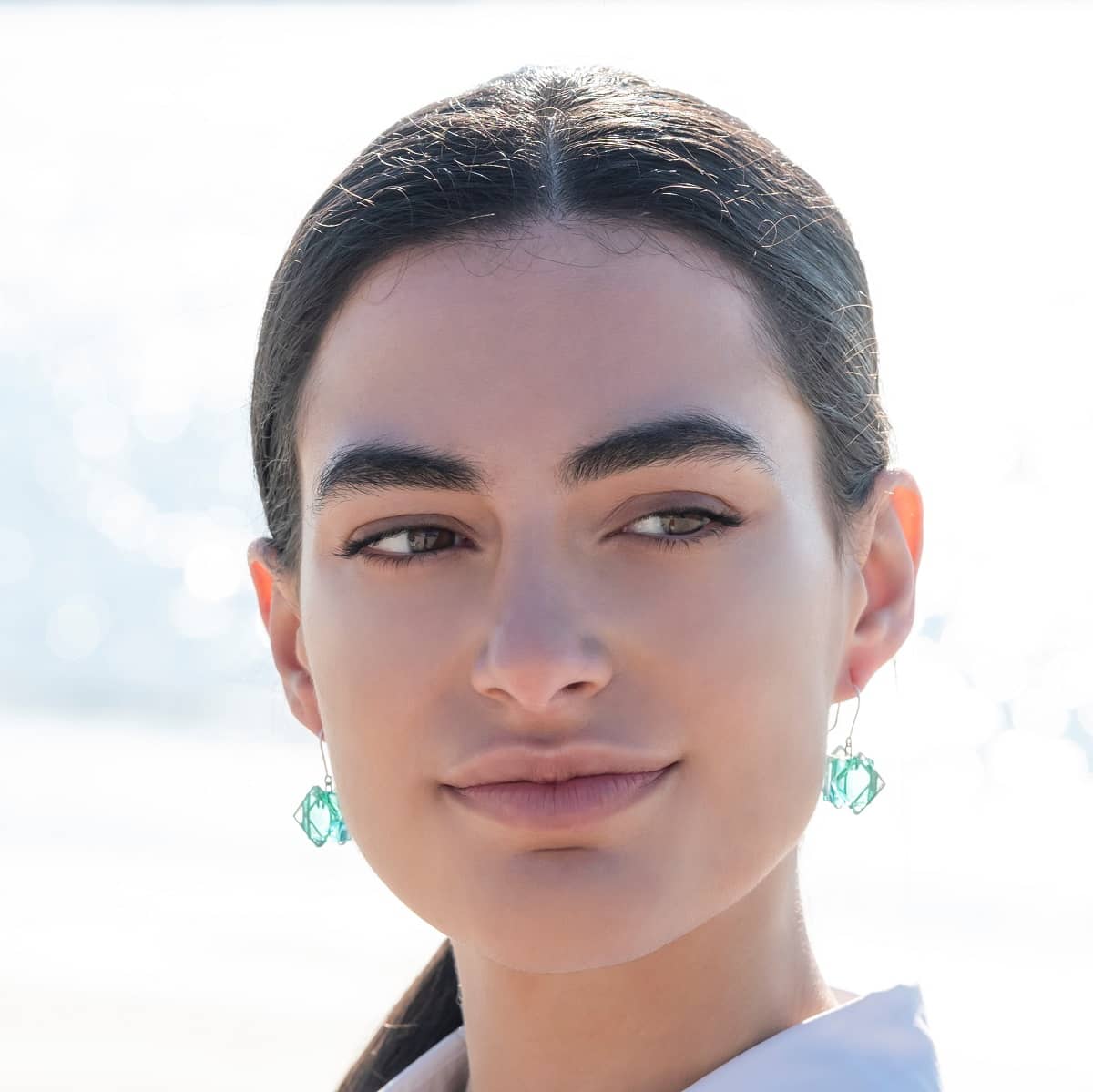 Pendientes de plata y vidrio modelo Medea aguamarina en modelo- Joyeria sostenible Tejeluz Pendientes de plata y vidrio modelo Medea aguamarina en modelo- Joyeria sostenible Tejeluz