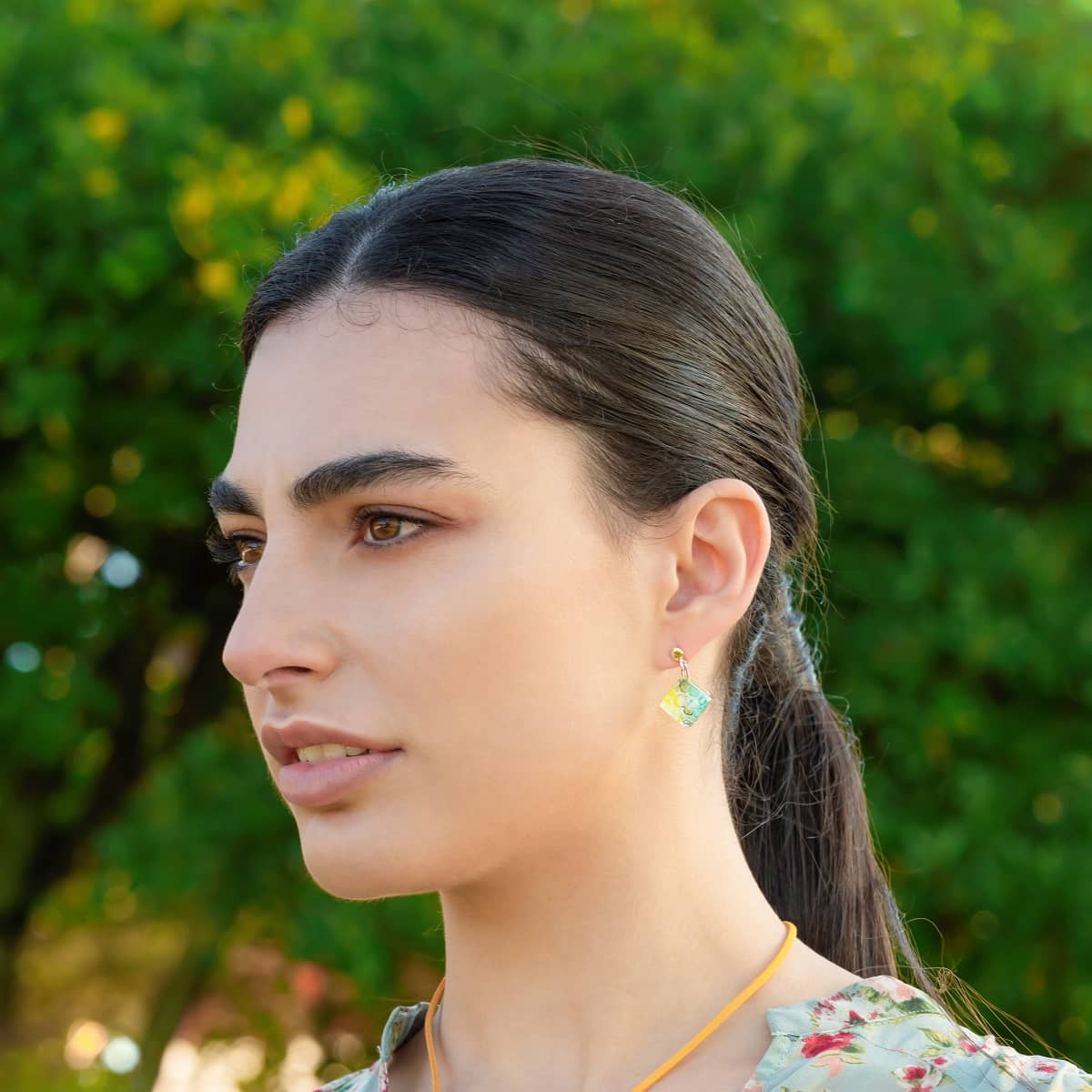 Pendientes de plata y vidrio modelo Pasifae turquesa y amarillo en modelo - Tejeluz Pendientes de plata y vidrio modelo Pasifae turquesa y amarillo en modelo - Tejeluz