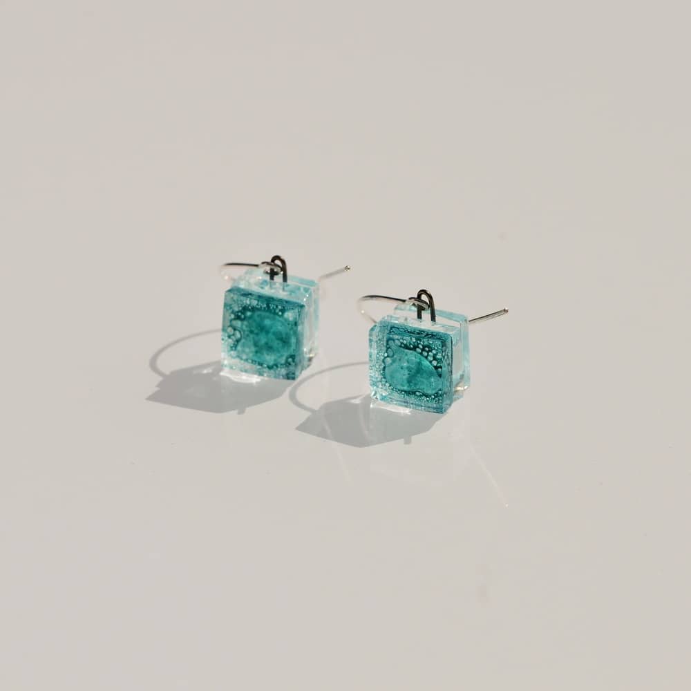 Pendientes de plata y vidrio modelo Ría turquesa- Joyería sostenible Tejeluz Pendientes de plata y vidrio modelo Ría turquesa- J