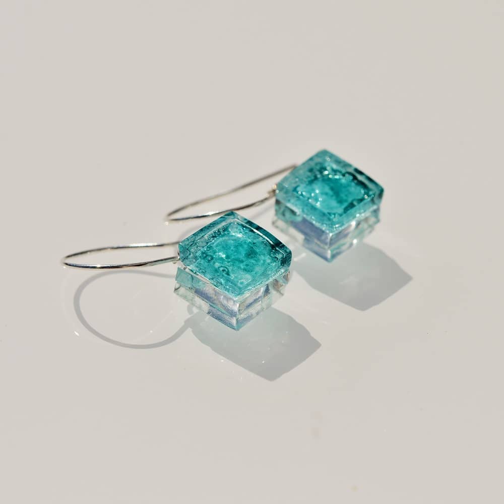 Pendientes de plata y vidrio modelo Ría turquesa - Joyería sostenible Tejeluz. Pendientes de plata y vidrio modelo Ría turquesa- J
