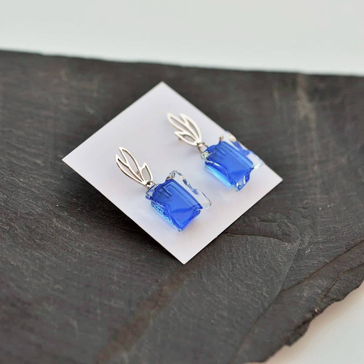 Pendientes de plata y vidrio reciclado modelo Caliope azul - Tejeluz Pendientes de plata y vidrio reciclado modelo Caliope azul - Tejeluz