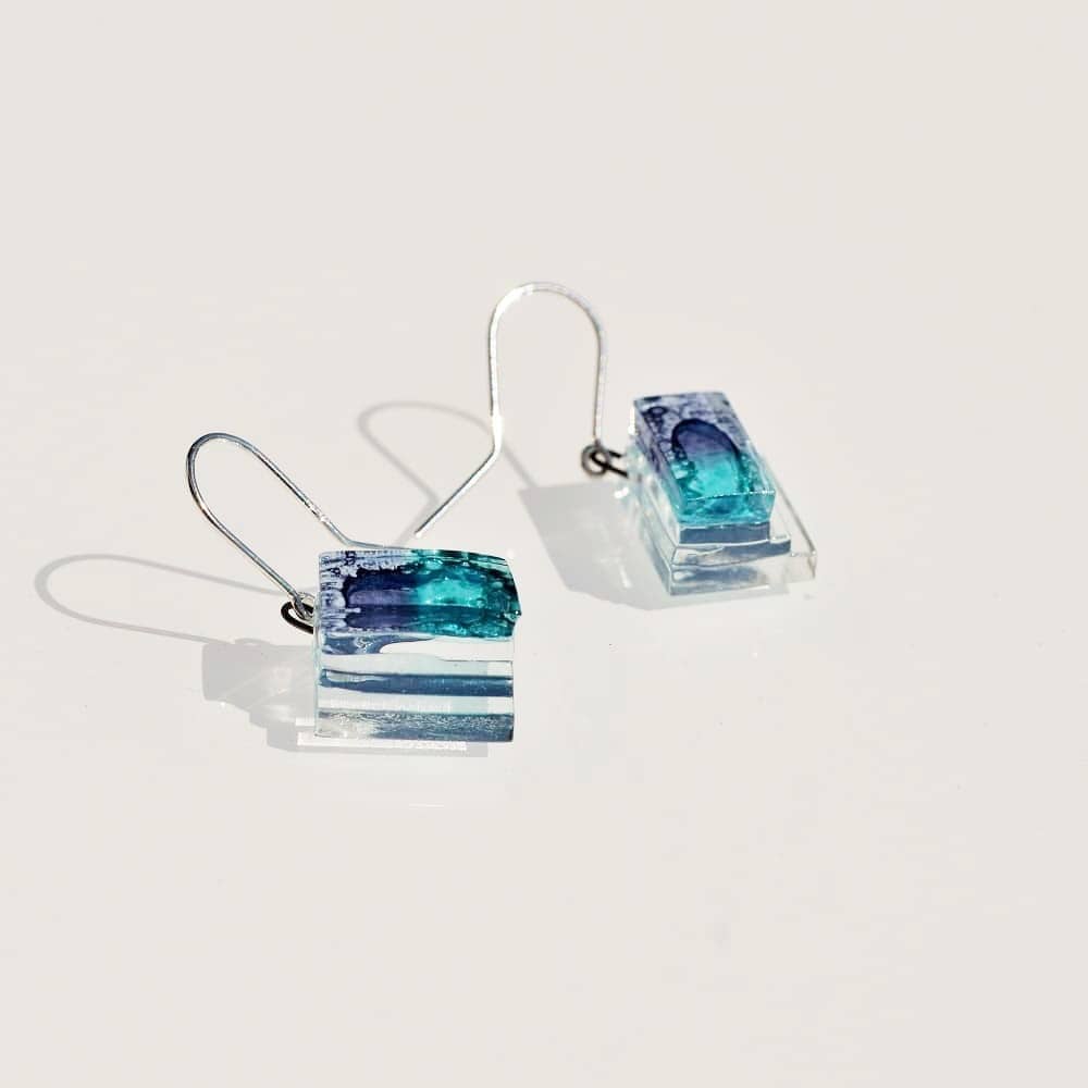 Pendientes de plata y vidrio reciclado modelo Cascada - Joyería sostenible Tejeluz. Pendientes de plata y vidrio reciclado modelo Cascada - Joyería sostenible Tejeluz.