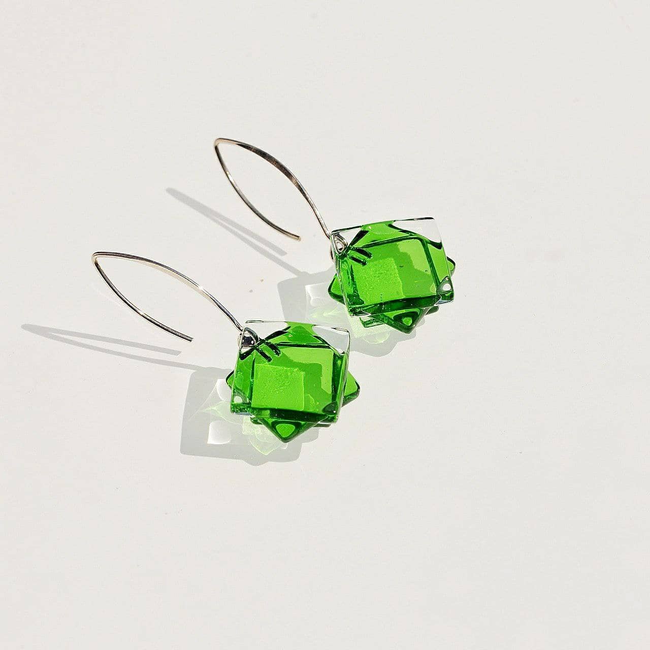 Pendientes de vidrio y plata de ley modelo Europa color verde -Tejeluz Pendientes de vidrio y plata de ley modelo Europa color verde -Tejeluz