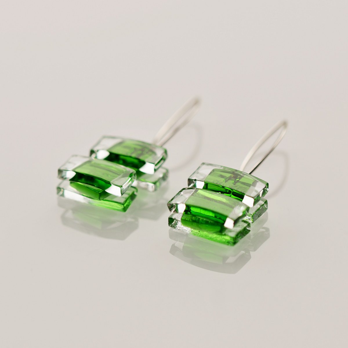 Pendientes de vidrio y plata modelo Eurídice verde - Tejeluz. Pendientes de vidrio y plata modelo Eurídice verde - Tejeluz.